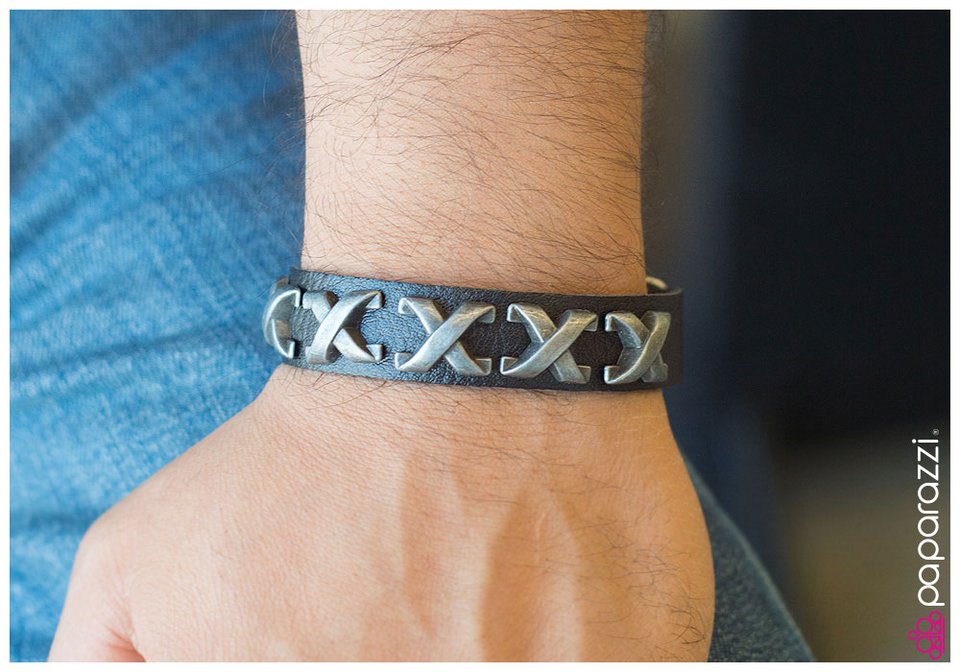 Paparazzi Bracelet ~ On the Mark - Black