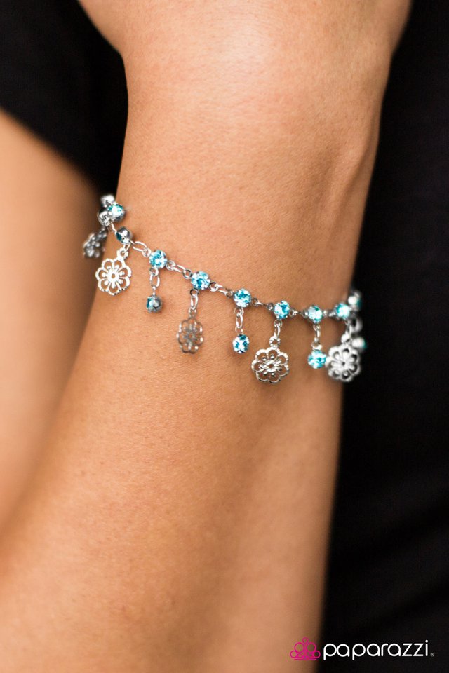 Paparazzi Bracelet ~ Hibiscus Breeze - Blue