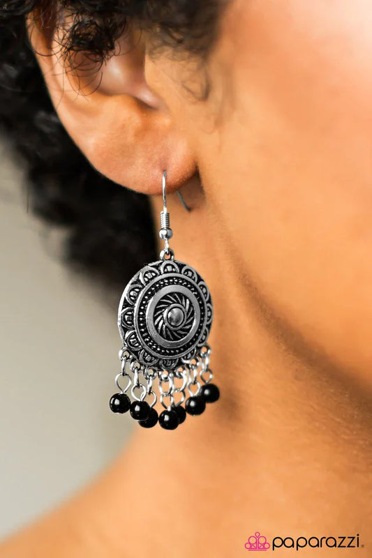 Paparazzi Earring ~ SOL What? - Black