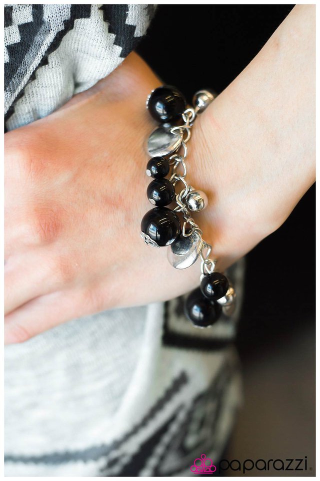 Paparazzi Bracelet ~ A Nighttime Stroll - Black