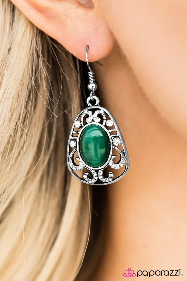 Paparazzi Earring ~ Royalty Awaits - Green