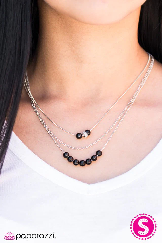 Paparazzi Necklace ~ The World Is My Runway - Black