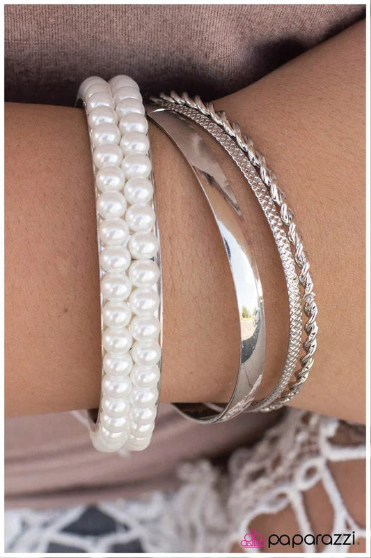 Paparazzi Bracelet ~ Modernly Marilyn - White
