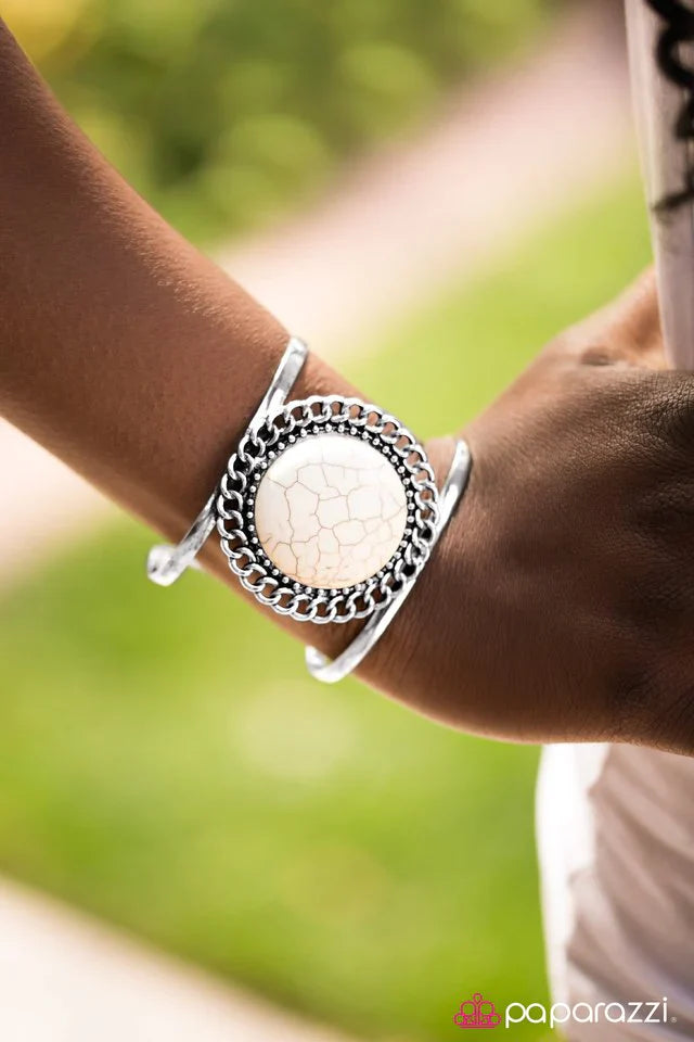Paparazzi Bracelet ~ Mountains On My Mind - White