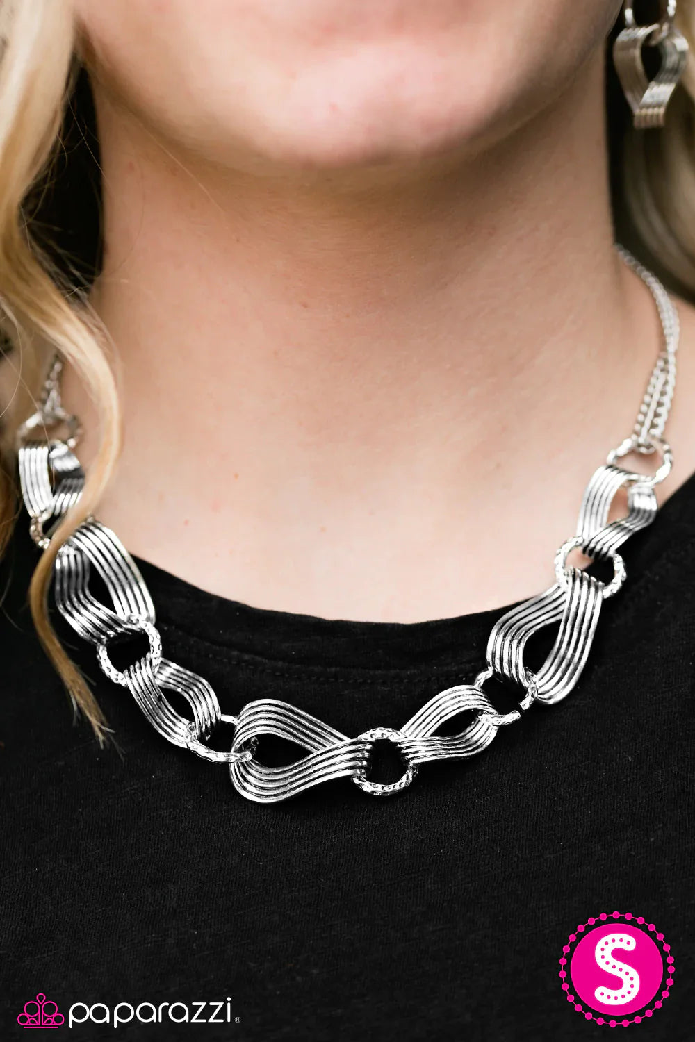 Paparazzi Necklace ~ Tidal Treasure - Silver