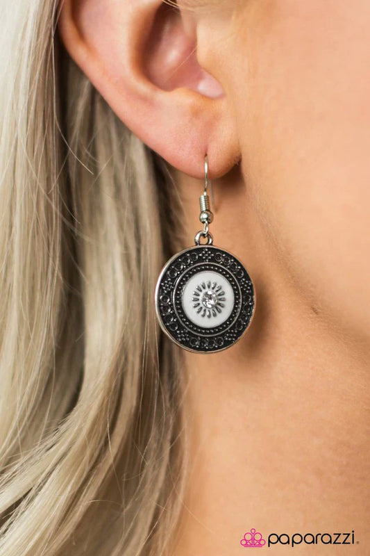 Paparazzi Earring ~ Candid Kansas - White