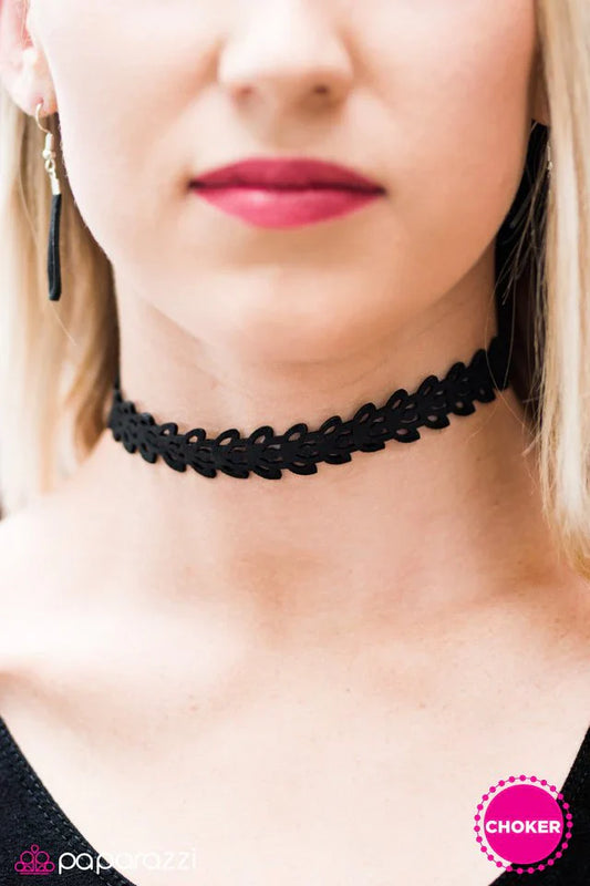 Paparazzi Necklace ~ Hail, Caesar - Black