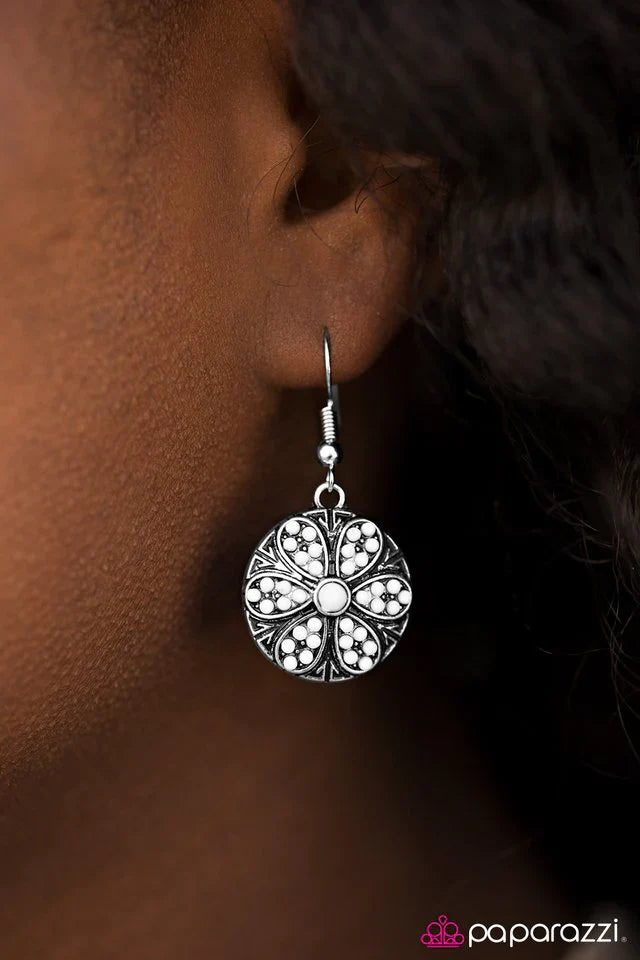 Paparazzi Earring ~ More Summer - White
