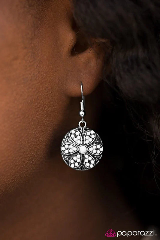 Paparazzi Earring ~ More Summer - White