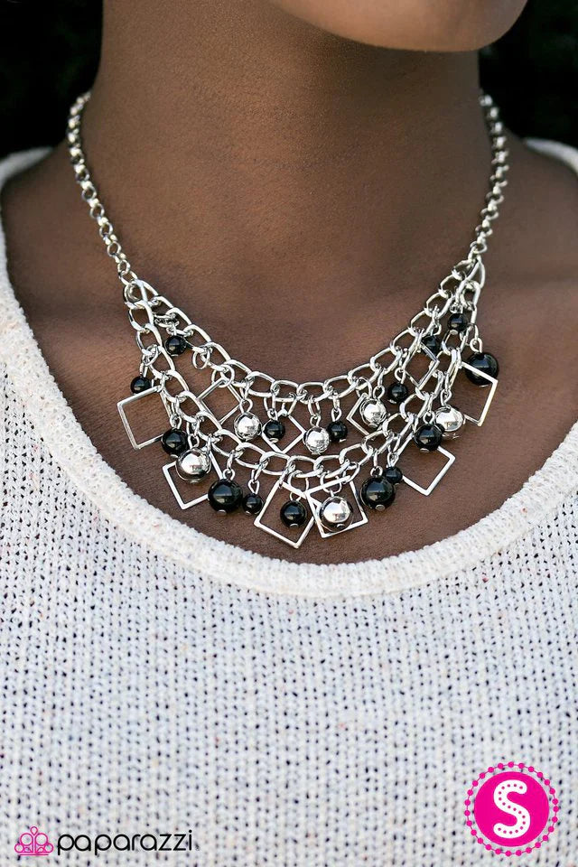 Paparazzi Necklace ~ Finally FRAME-ous - Black