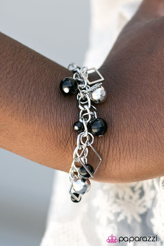 Paparazzi Bracelet ~ Hall Of FRAME - Black