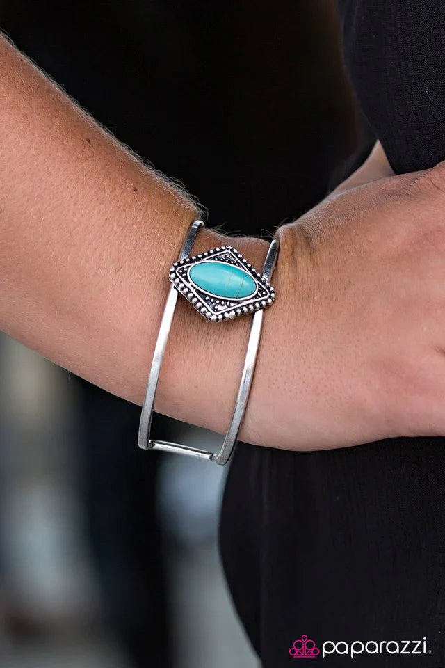 Paparazzi Bracelet ~ Cliffside View - Blue