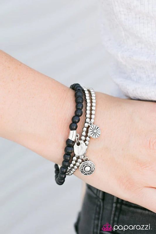Paparazzi Bracelet ~ Bloom Out! - Black