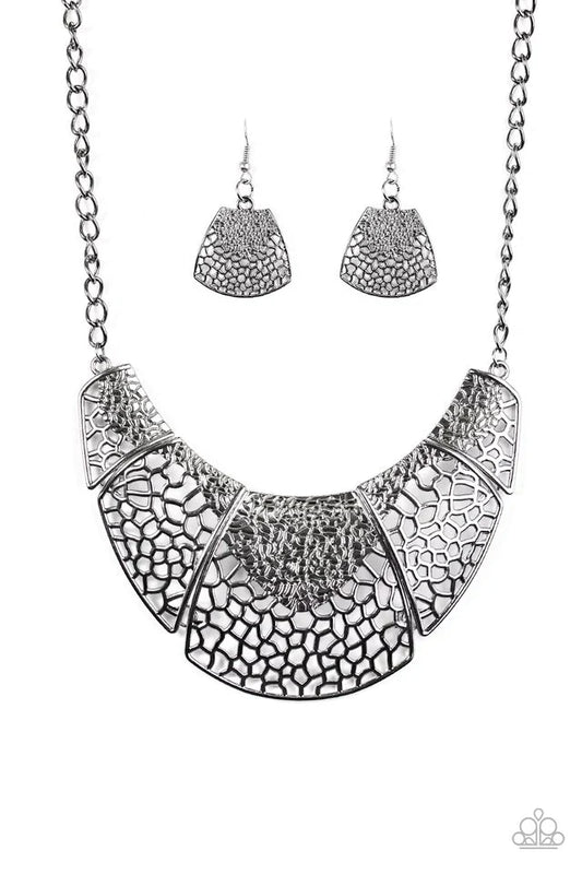 Paparazzi Necklace ~ Command and Conquer - Black