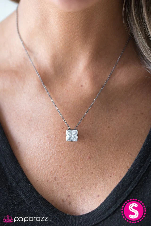 Paparazzi Necklace ~ Everyones A Star - Black