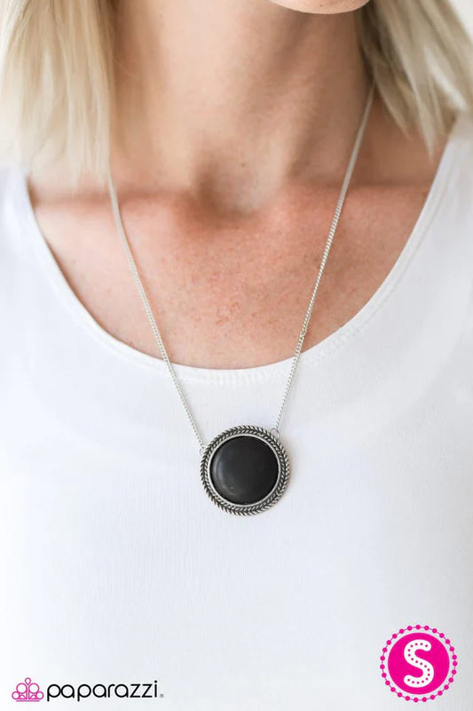 Paparazzi Necklace ~ Oh My Oasis - Black