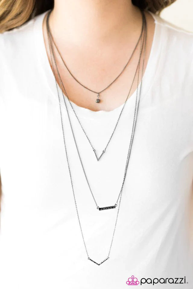 Paparazzi Necklace ~ Freedom To Roam - Black