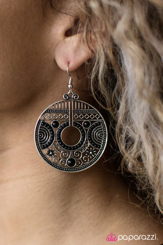 Paparazzi Earring ~ A Taste Of Tahiti - Black