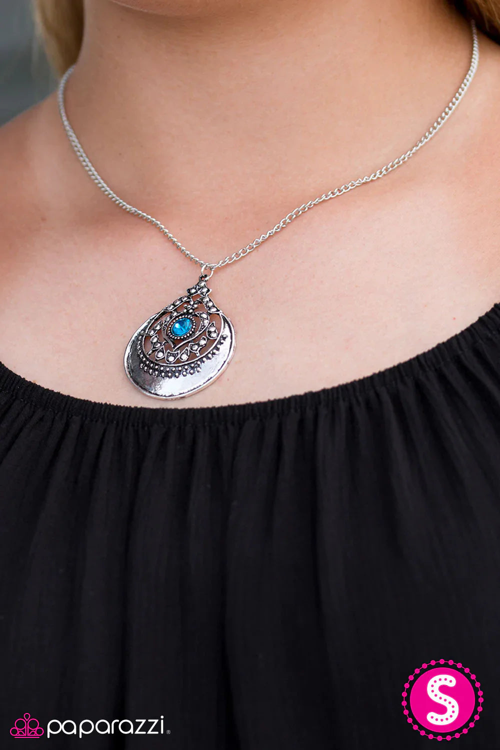 Paparazzi Necklace ~ One In A MEDALLION - Blue