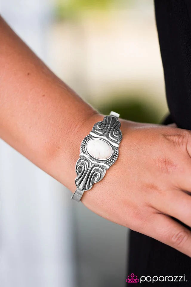 Paparazzi Bracelet ~ Desert Deity - White