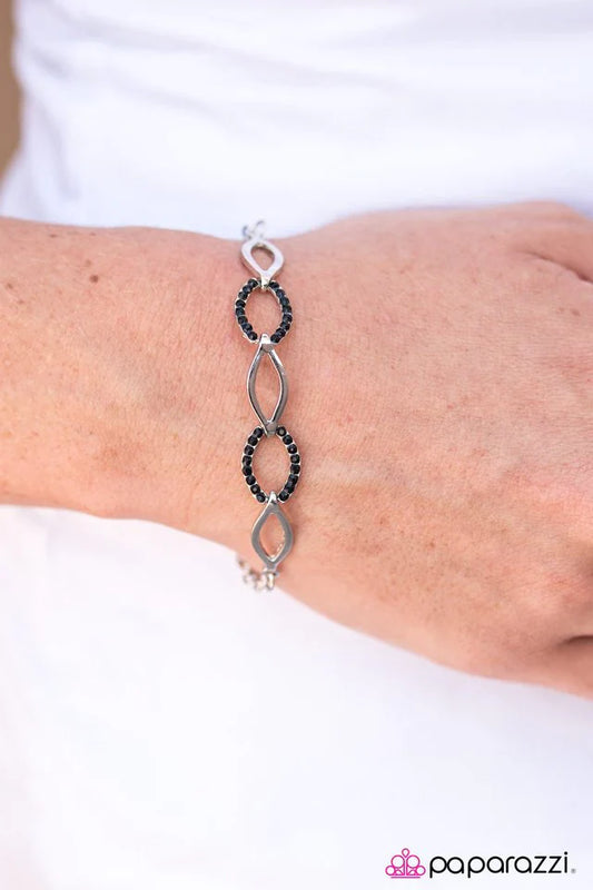 Paparazzi Bracelet ~ Glitz and Glamor - Black