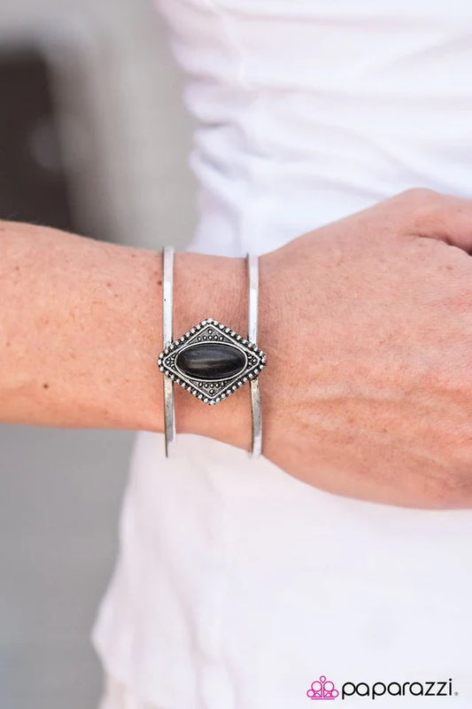 Paparazzi Bracelet ~ Cliffside View - Black