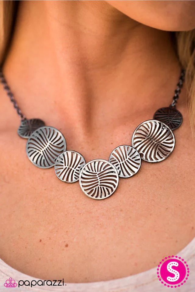 Paparazzi Necklace ~ Slam Dunk - Black