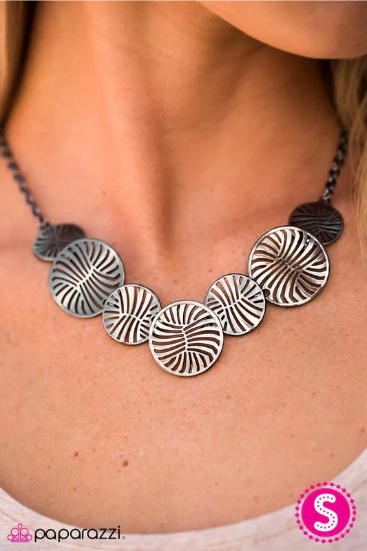 Paparazzi Necklace ~ Slam Dunk - Black