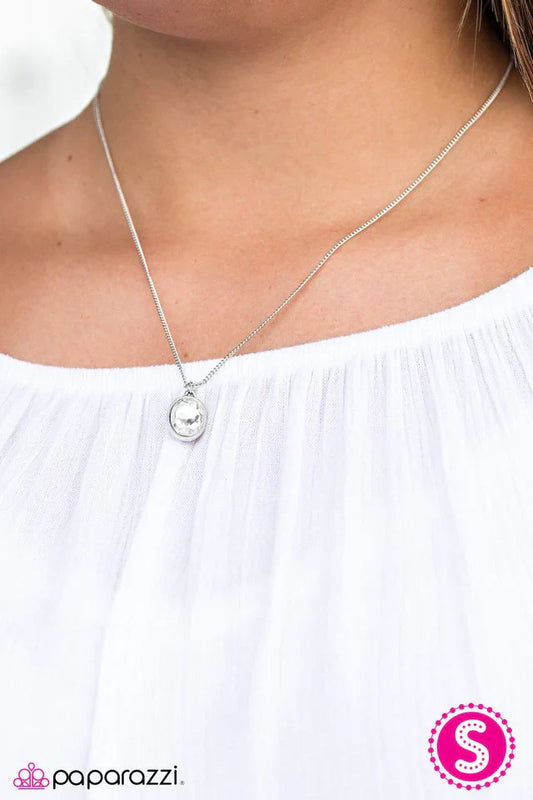 Paparazzi Necklace ~ Chasing A GLEAM - White