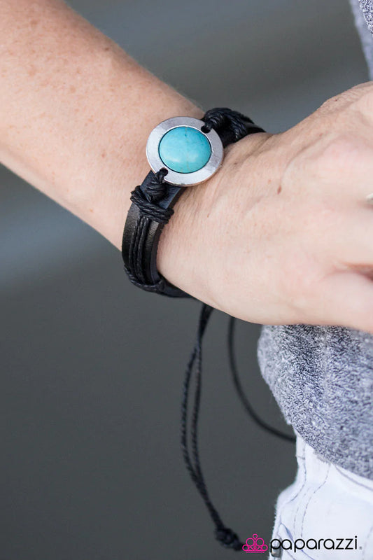 Paparazzi Bracelet ~ Hit The LANDMARK - Black