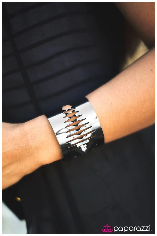 Paparazzi Bracelet ~ I Need to Vent - Black