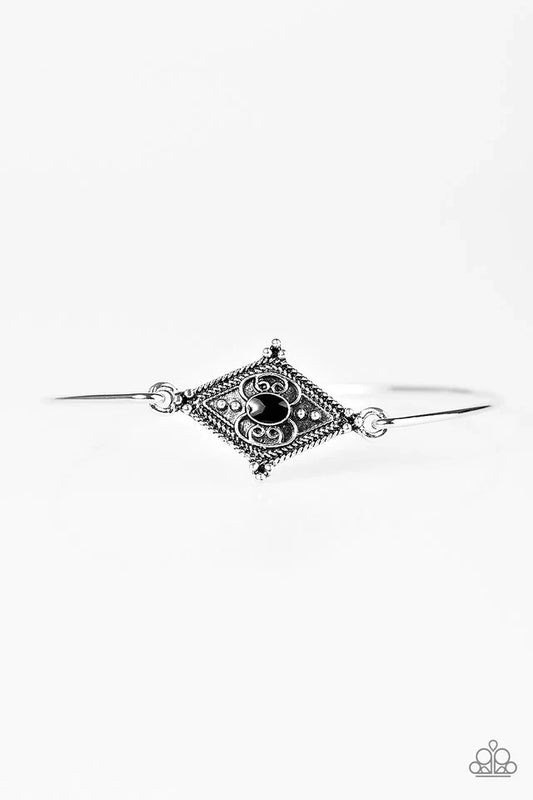 Paparazzi Bracelet ~ Worldly Wonder - Black