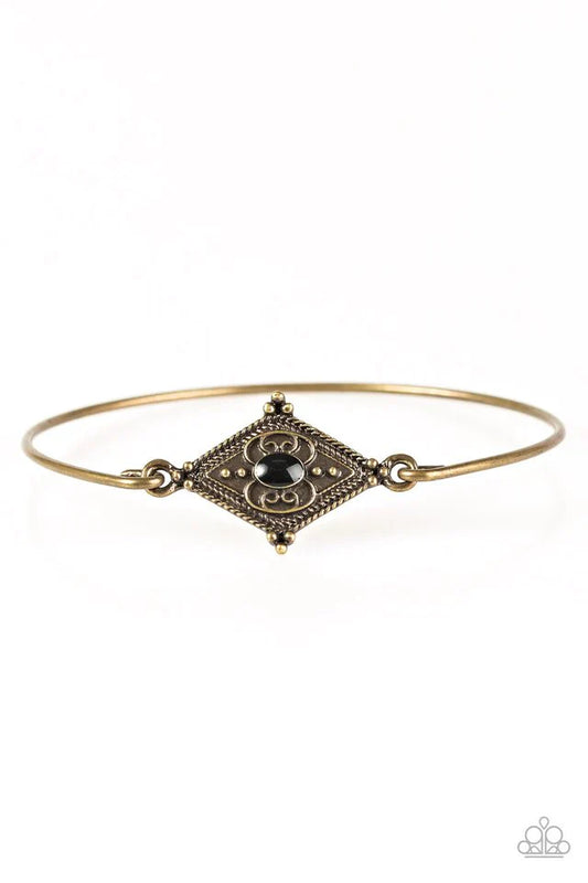 Paparazzi Bracelet ~ Worldly Wonder - Brass