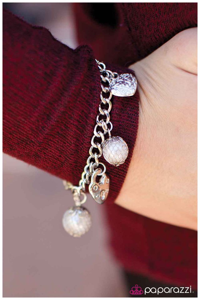 Paparazzi Bracelet ~ Thats the Way Love Goes - White