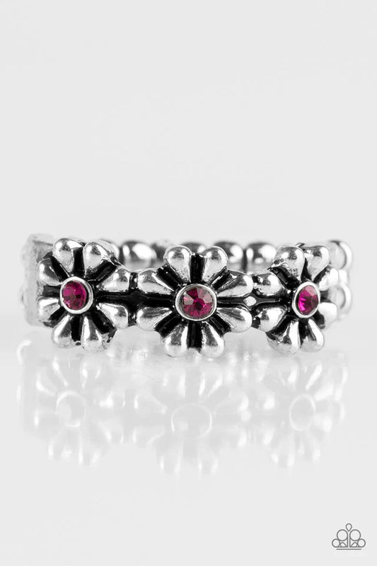 Paparazzi Ring ~ Dancing Daisies - Pink