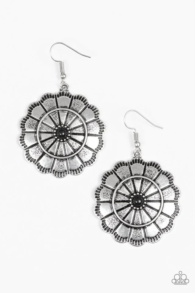 Paparazzi Earring ~ Im No Wallflower - Black