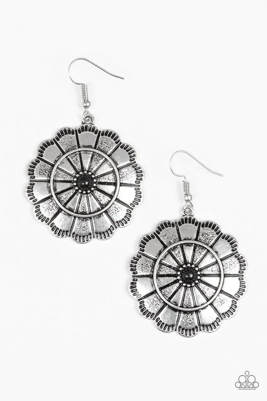Paparazzi Earring ~ Im No Wallflower - Black