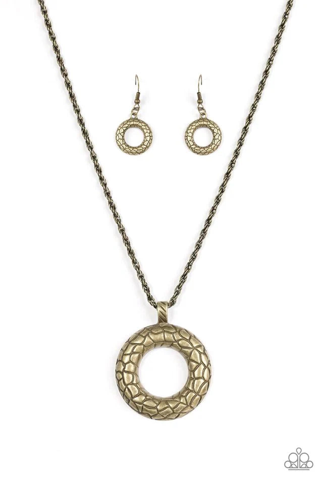 Paparazzi Necklace ~ Pretty As A Prowess - Brass