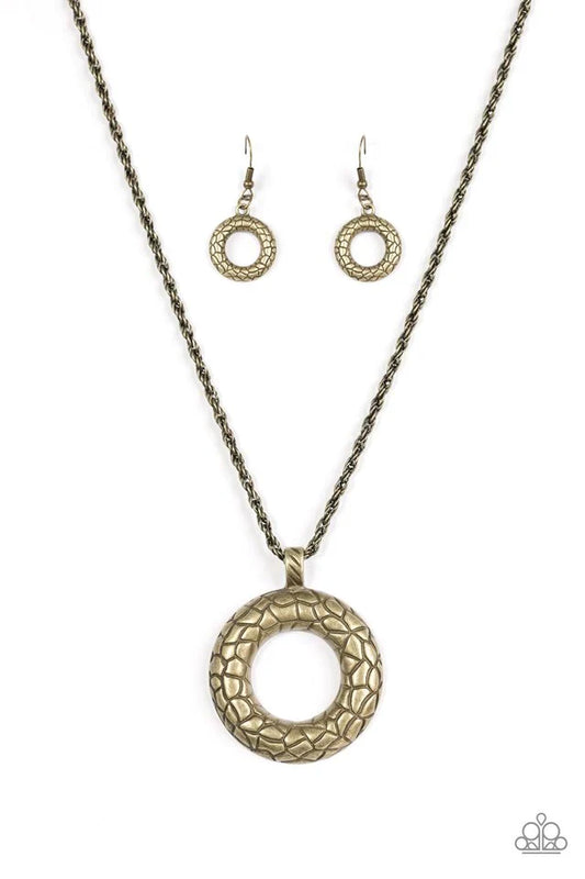 Paparazzi Necklace ~ Pretty As A Prowess - Brass