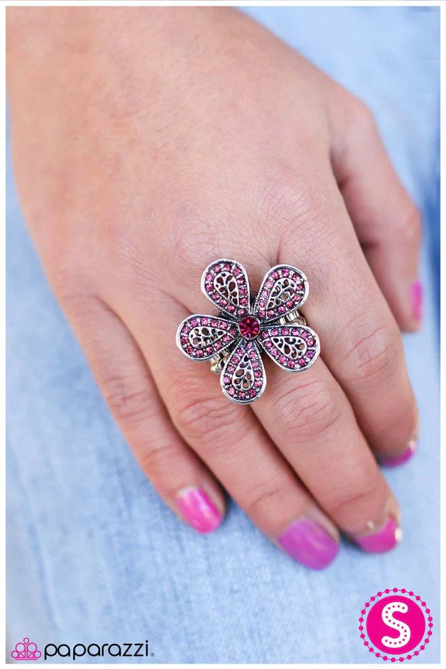 Paparazzi Ring ~ Girl Trouble - Pink