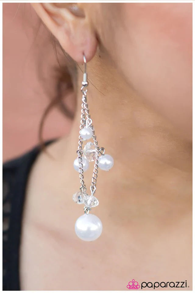 Paparazzi Earring ~ Those Pearly Whites - White