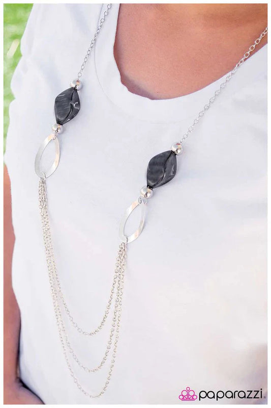 Paparazzi Necklace ~ My Head Is Spinning - Black