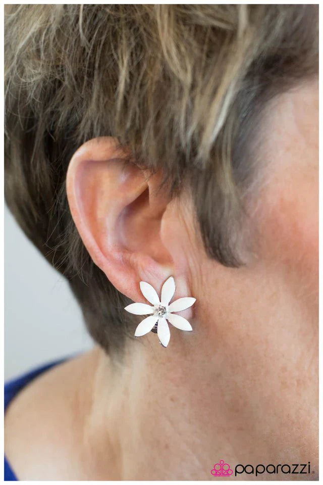 Paparazzi Earring ~ Snap Out Of It - White