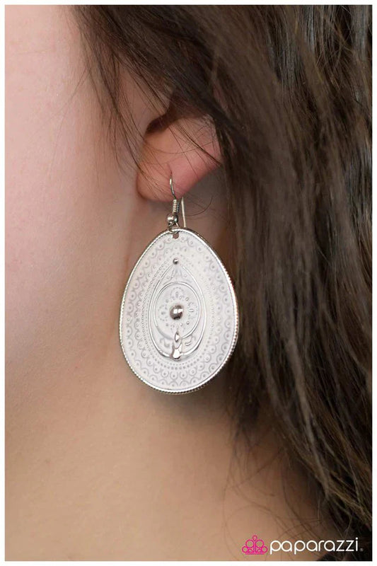 Paparazzi Earring ~ Detail Oriented - White