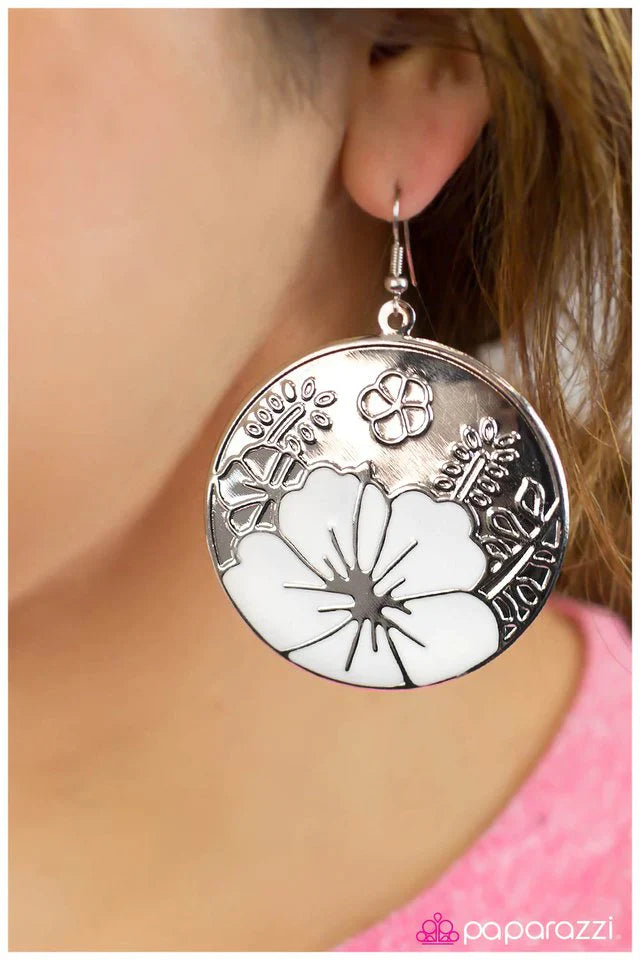 Paparazzi Earring ~ Welcome to Paradise - White