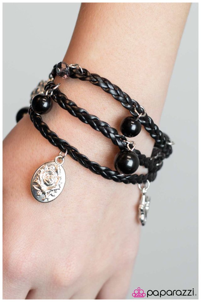 Paparazzi Bracelet ~ Dont Let Me Down - Black