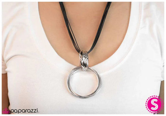 Paparazzi Necklace ~ More than Meets the Eye - Black