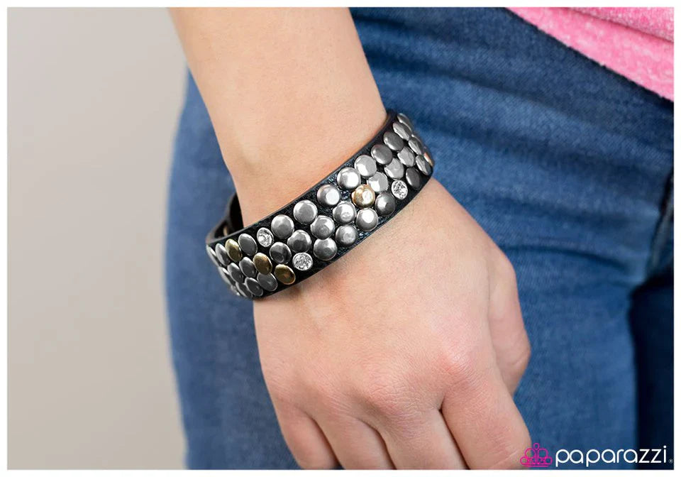 Paparazzi Bracelet ~ Dont Step On A Crack...- Black