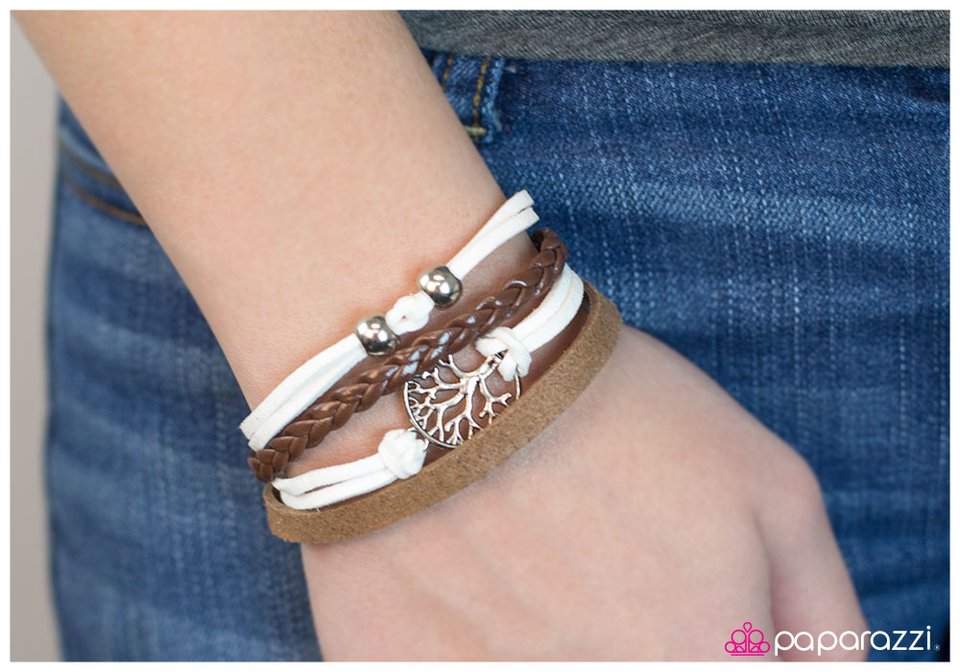 Paparazzi Bracelet ~ Under the Old Oak Tree - White