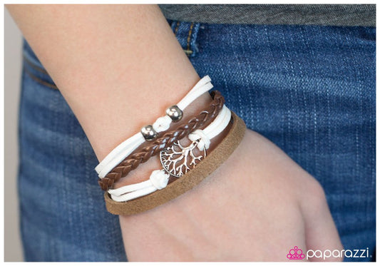 Paparazzi Bracelet ~ Under the Old Oak Tree - White